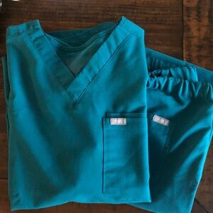 FIGS Men’s Teal Scrub Set. Size Large.